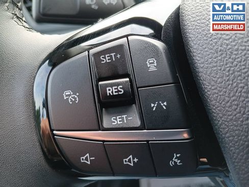 Used 2023 Ford Escape Platinum w/ Premium Technology Package AWD/4WD image 9