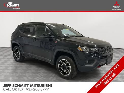 Used 2024 Jeep Compass Trailhawk AWD/4WD image 1
