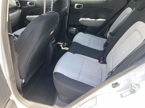 Used 2025 Hyundai Venue SEL FWD image 15