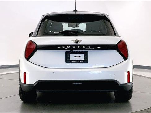 New 2025 MINI Cooper 4-Door Hardtop image 3