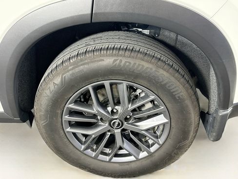 Used 2023 Nissan Rogue S image 11