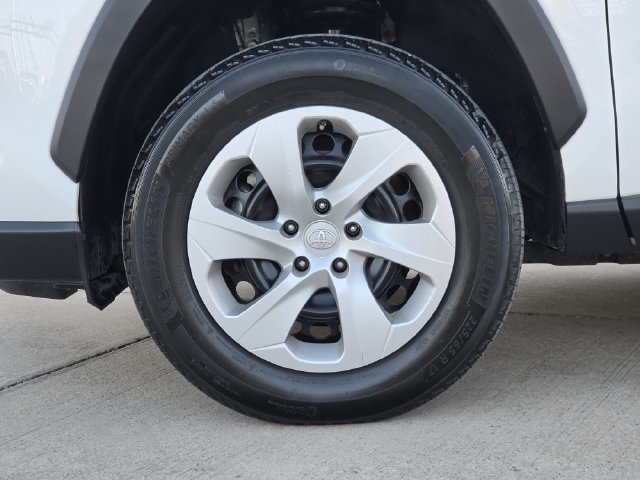 Used 2024 Toyota RAV4 LE FWD image 8