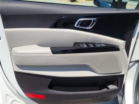 Used 2024 Kia Carnival EX FWD image 10