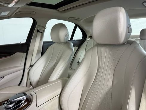 Used 2019 Mercedes-Benz E 300 4MATIC image 6