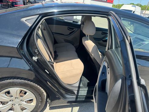 Used 2016 Hyundai Elantra SE image 10