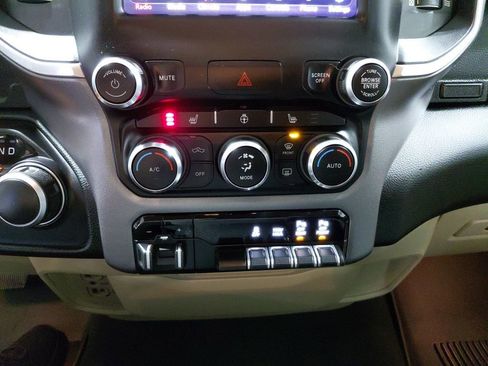 Used 2019 RAM 1500 Big Horn AWD/4WD image 25