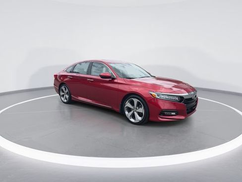 Used 2019 Honda Accord Touring image 2