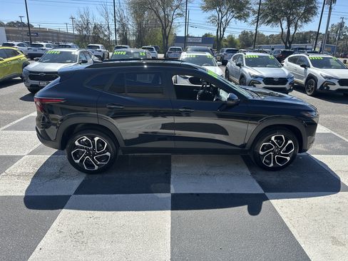 Used 2025 Chevrolet Trax RS w/ Driver Confidence Package image 3