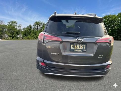 Used 2018 Toyota RAV4 XLE AWD/4WD image 7