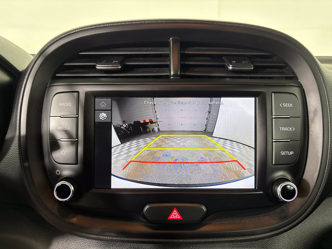 Used 2025 Kia Soul LX w/ LX Technology Package FWD image 17