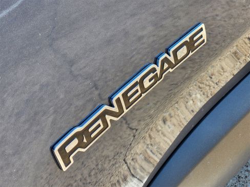 Certified 2023 Jeep Renegade Latitude image 12