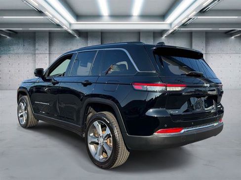 Used 2023 Jeep Grand Cherokee Limited w/ Luxury Tech Group II AWD/4WD image 4