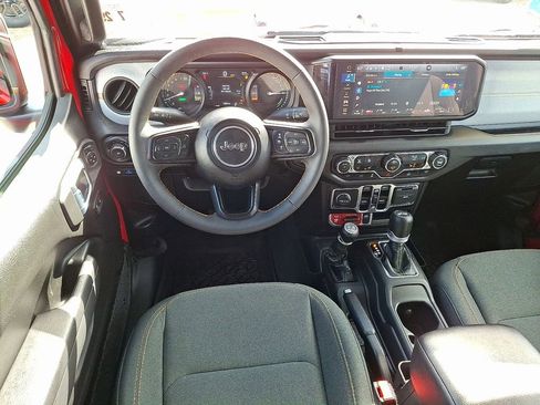 Used 2024 Jeep Wrangler Unlimited image 3