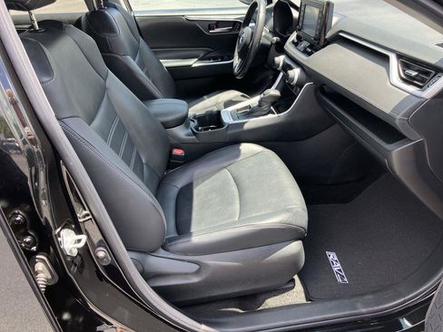 Used 2022 Toyota RAV4 XLE Premium FWD image 33