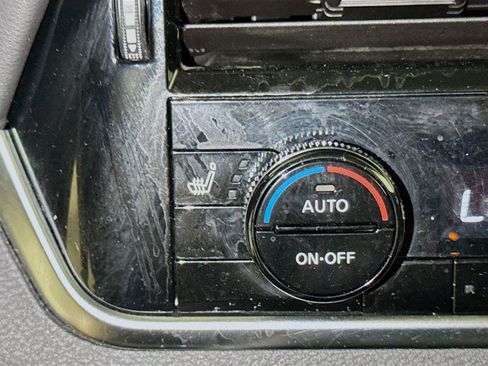 Used 2021 Nissan Rogue SV w/ Premium Package FWD image 16