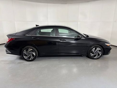 Used 2024 Hyundai Elantra Limited FWD image 9