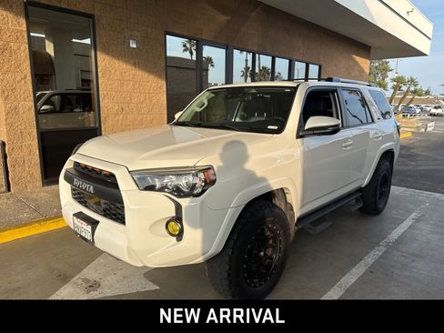 Used 2020 Toyota 4Runner SR5 Premium image 1