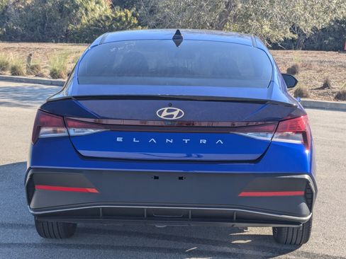 Used 2025 Hyundai Elantra Sport image 6