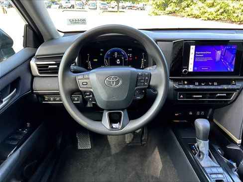 Used 2025 Toyota Camry LE image 17