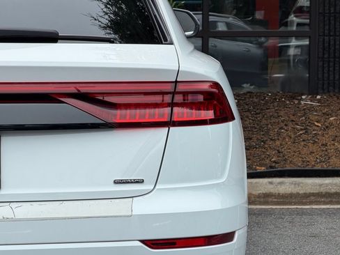 Used 2019 Audi Q8 Prestige w/ Luxury Package AWD/4WD image 16