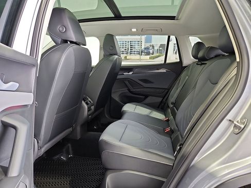 New 2026 Volkswagen Tiguan SE FWD image 14