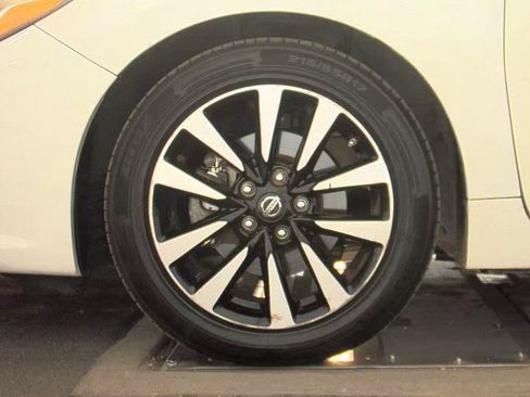 Used 2018 Nissan Altima 2.5 SV FWD image 7
