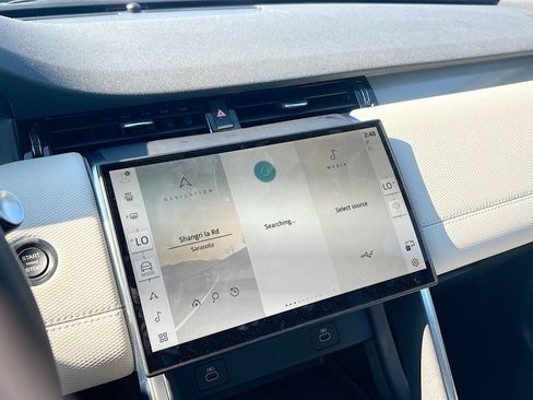 Used 2025 Land Rover Discovery Sport Dynamic SE image 31