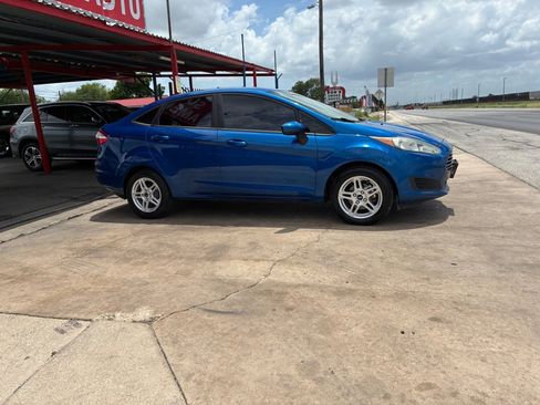 Used 2019 Ford Fiesta SE FWD image 4