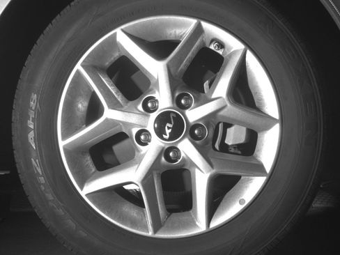 Used 2025 Kia Soul LX w/ LX Technology Package FWD image 12