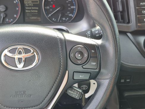Used 2018 Toyota RAV4 LE w/ All Weather Liner Package AWD/4WD image 18
