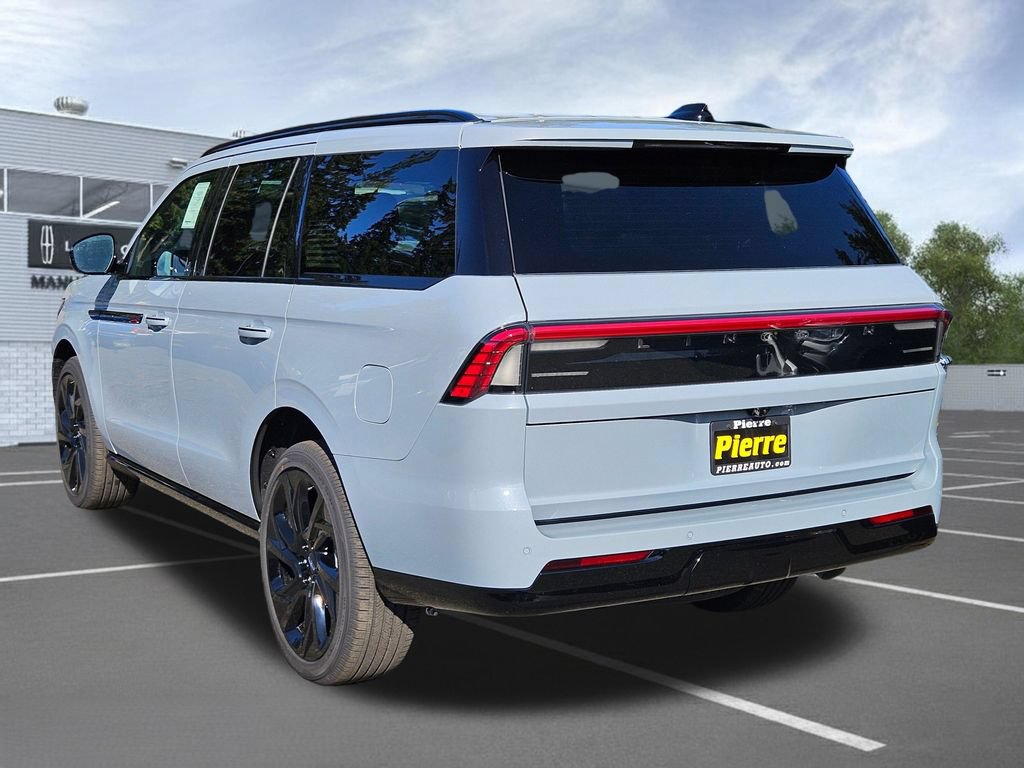 New 2027 Lincoln Navigator Reserve w/ Jet Appearance Package AWD/4WD image 3