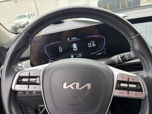 Used 2024 Kia Telluride LX AWD/4WD image 16
