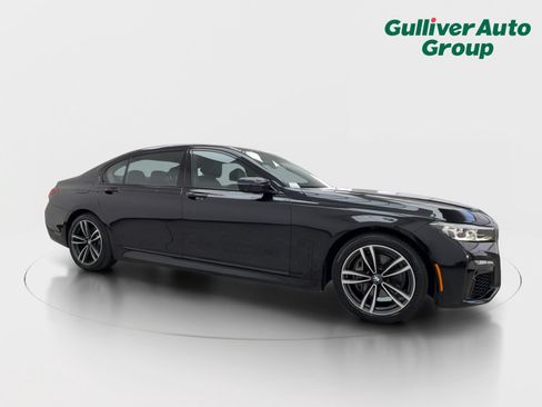 Used 2020 BMW 740i xDrive w/ M Sport Package AWD/4WD image 12