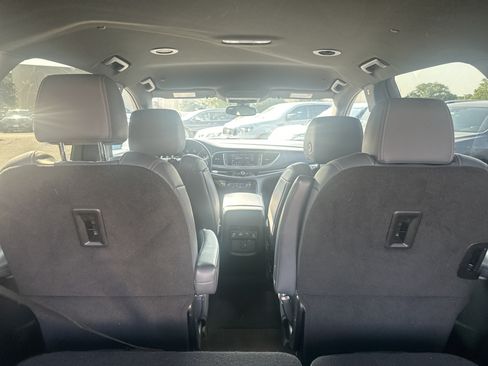 Used 2024 Buick Enclave Essence AWD/4WD image 12