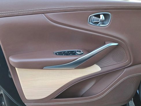 Used 2022 Aston Martin DBX image 30