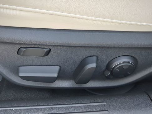 Used 2025 Genesis G70 3.3T Advanced image 18