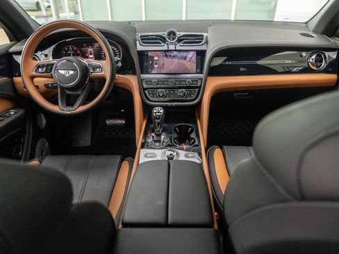 Certified 2024 Bentley Bentayga AWD/4WD image 4