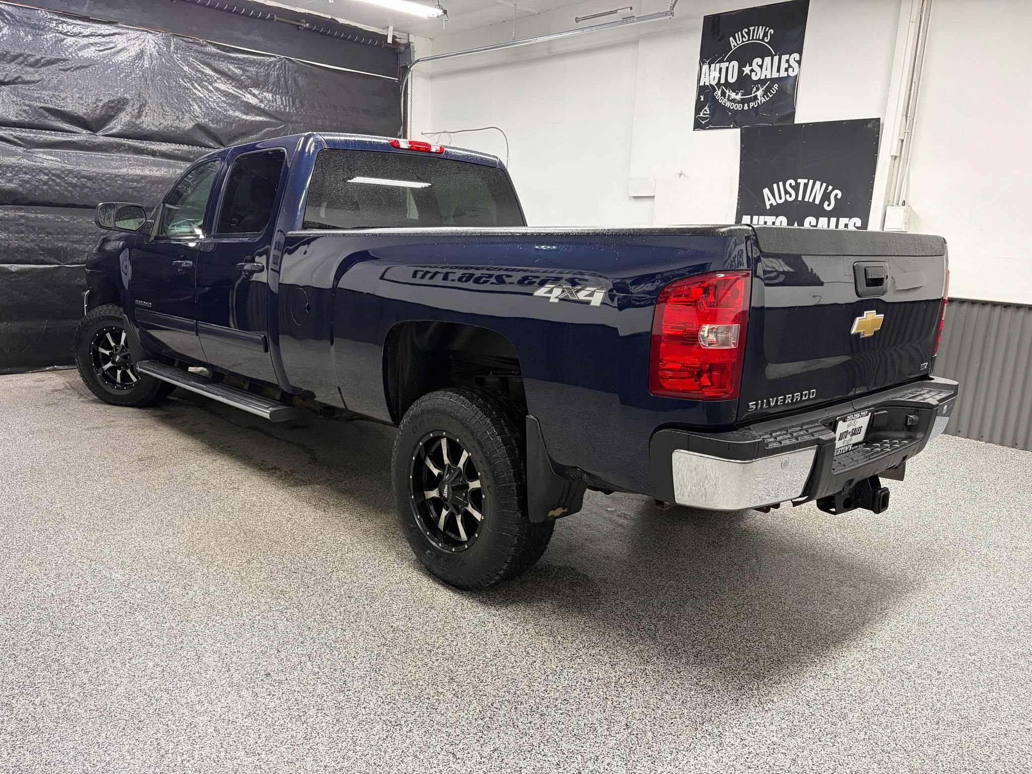 Used 2011 Chevrolet Silverado 2500 LTZ w/ LTZ Plus Package AWD/4WD image 8