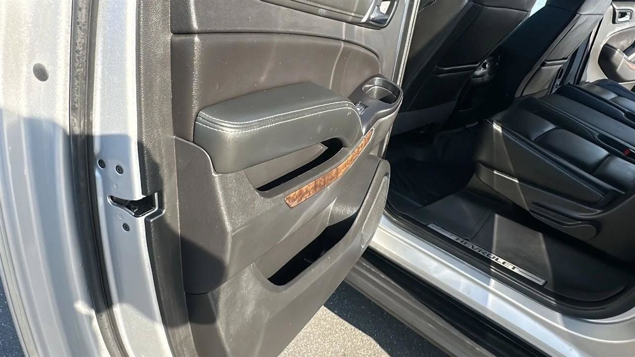 Used 2020 Chevrolet Suburban LT AWD/4WD image 24