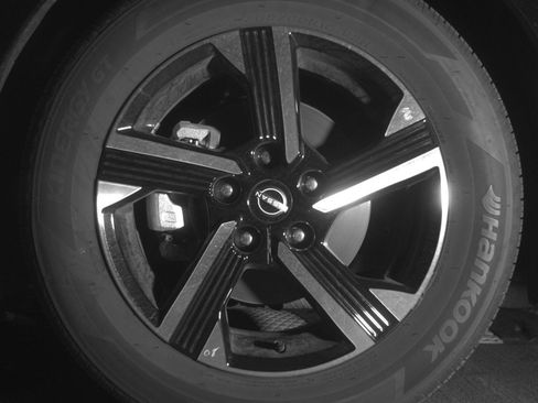 Used 2025 Nissan Sentra SV FWD image 9