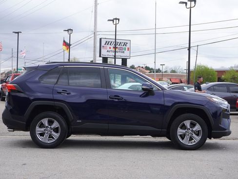 Used 2022 Toyota RAV4 XLE AWD/4WD image 8