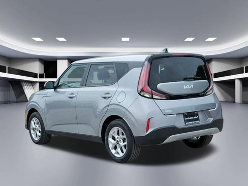 Certified 2025 Kia Soul LX w/ LX Technology Package FWD image 3