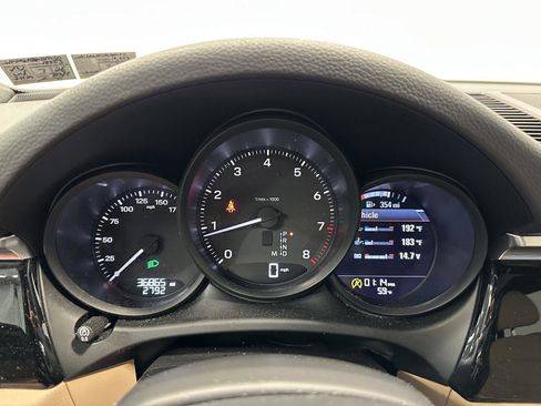 Used 2023 Porsche Macan AWD/4WD image 24