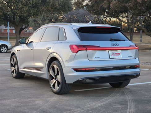 Used 2022 Audi e-tron Premium Plus image 4