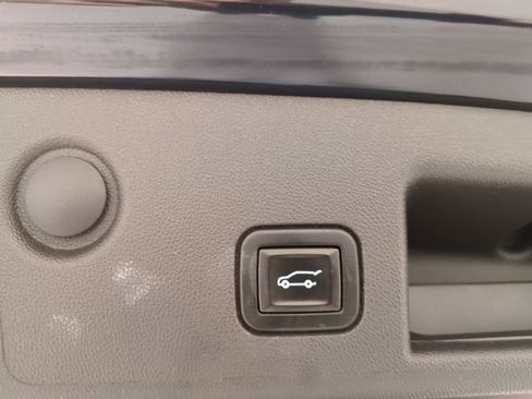 Used 2020 Chevrolet Equinox LT w/ Driver Convenience Package FWD image 14