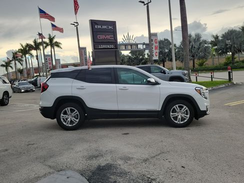 Used 2024 GMC Terrain SLE FWD image 4