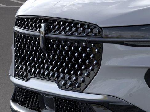 New 2026 Lincoln Nautilus Premier image 17