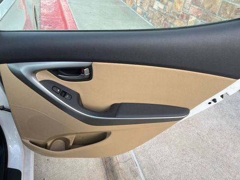 Used 2012 Hyundai Elantra Limited image 16