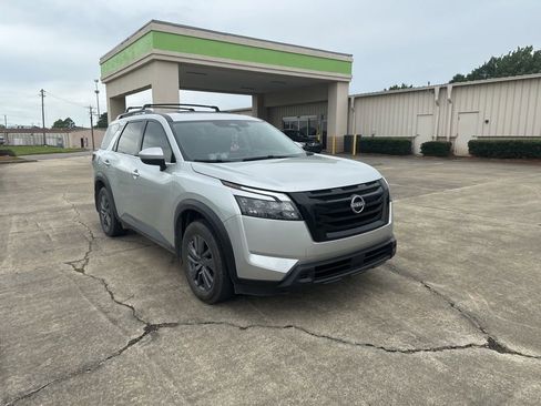 Used 2024 Nissan Pathfinder SV w/ SV Premium Package FWD image 1