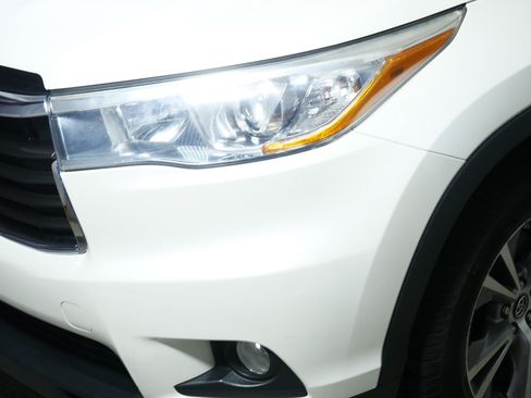Used 2016 Toyota Highlander Plus AWD/4WD image 16